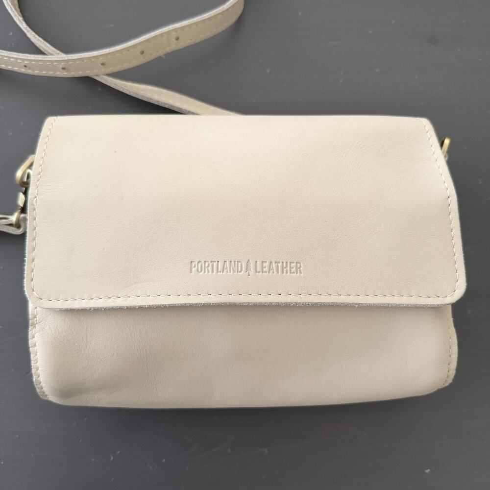 Portland Leather Cream Crossbody Shoulder Bag - Picture 8 of 16